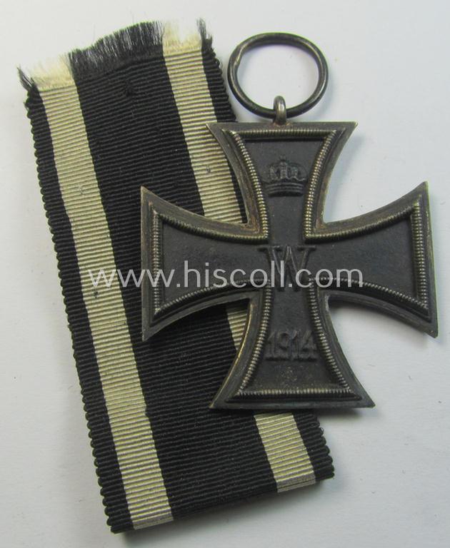 Attractive, WWI-period: 'Eisernes Kreuz II. Klasse' (or: iron cross second class) being a maker- (ie. '??'-) marked example that comes together with its (minimally) confectioned piece of ribbon (ie. 'Bandabschnitt')