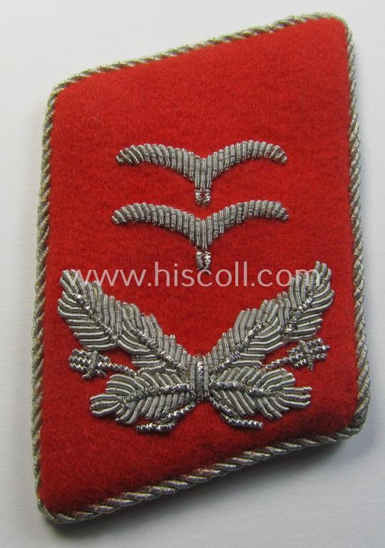 Superb - and fully matching! - pair of WH (Luftwaffe) officers'-type collar-patches (ie. 'Kragenspiegel für Offiziere') as executed in bright-red-coloured wool as was intended for usage by an: 'Oberleutnant der Flak-Artillerie-Truppen'