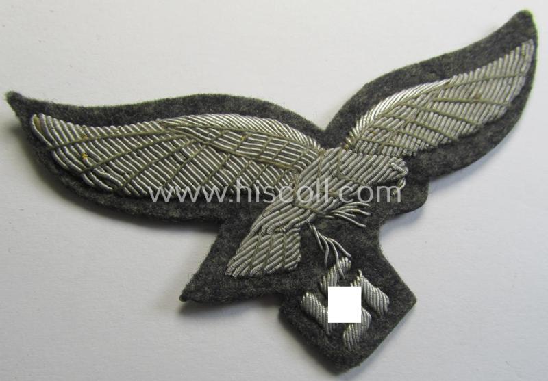 Superb - very pronounced! - 'Extra Qualität'-pattern, WH (LW) officers'- (evt. NCO-) type, hand-embroidered breast-eagle (ie. 'Brustadler für Offiziere der Luftwaffe') that comes in a possibly issued but still 'virtually mint', condition