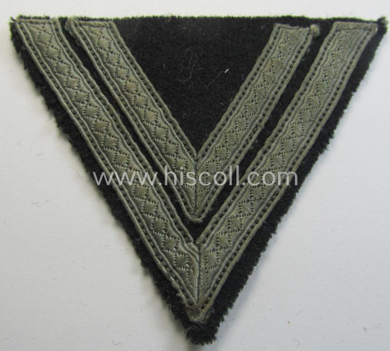 Moderately used, Waffen-SS- (ie. Heeres Panzer-) type 'Armwinkel' (or: rank-chevron) as executed on black-coloured wool as was intended for an: 'SS-Rottenführer' (ie. 'Obergefreiter')