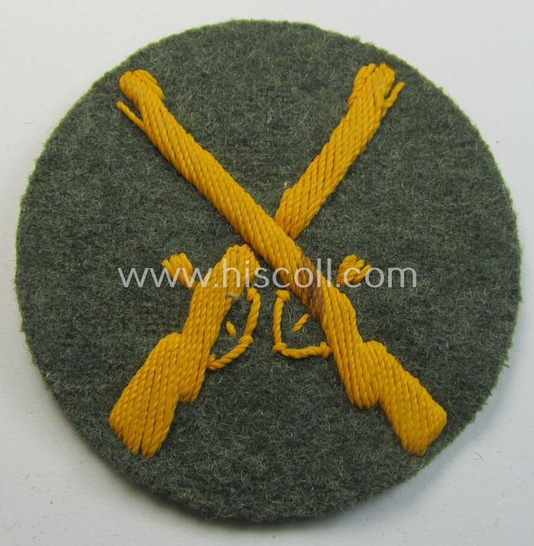 Neat, WH (Heeres) hand-embroidered, trade- ie. special-career arm-patch as was intended for a: 'Waffenmeister' (or weapon-equipment NCO) being a non-maker-marked example as executed on field-grey-coloured wool