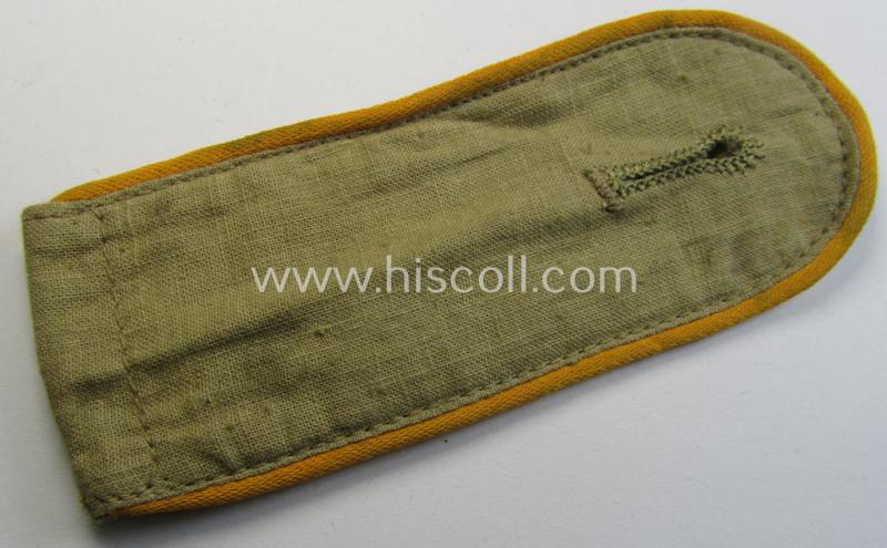 Single, WH (Luftwaffe) tropical-issued, EM-type-shoulderstrap as executed in beige-coloured linnen (as was specifically intended for usage on the tropical-shirts ie. tunics) as was intended for a: 'Soldat der Flieger- o. Fallschirmjäger-Truppen'