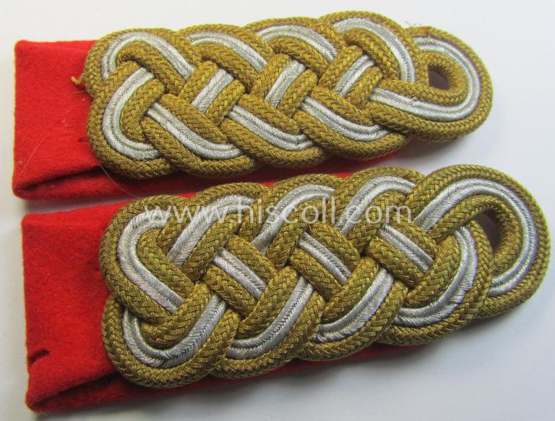 Superb - and fully matching! - pair of WH (Heeres) general-officers'-pattern shoulderboards as was intended for a general-officer holding the rank of: 'Generalmajor' that comes in an overall very nice- (ie. just moderately used-), condition