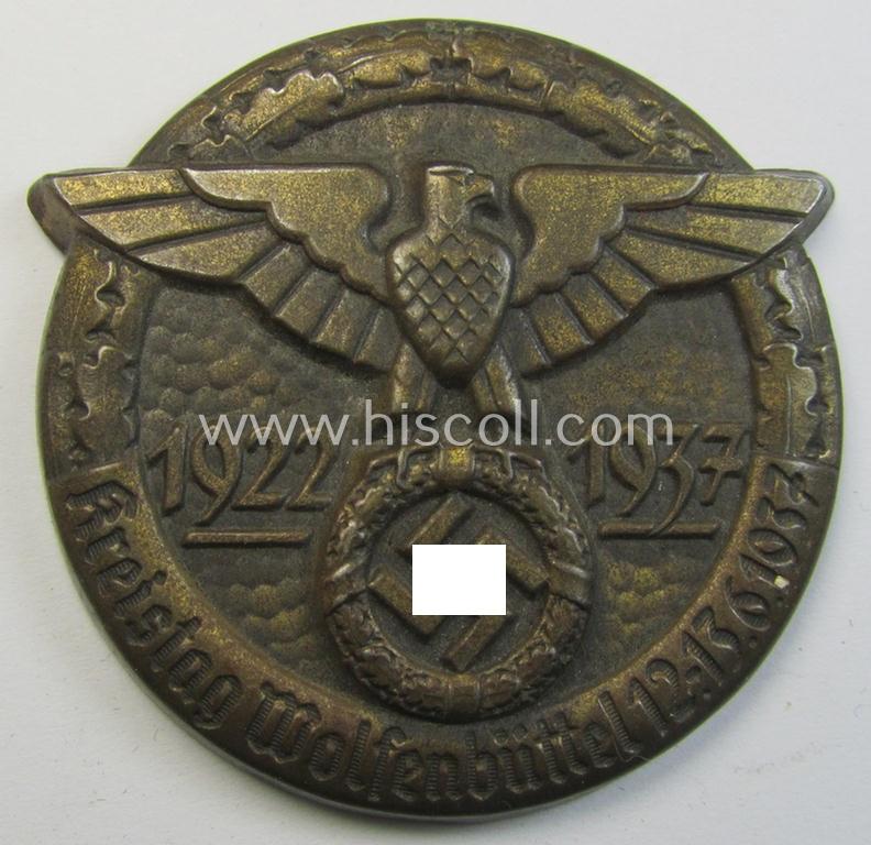 Commemorative, golden-bronze-toned 'N.S.D.A.P.'-related 'tinnie' being a non-maker-marked- and fairly high-quality example, depicting an N.S.D.A.P.-party-eagle and surrounded by the text: 'Kreistag - Wolfenbüttel - 12.-13.6.1937'