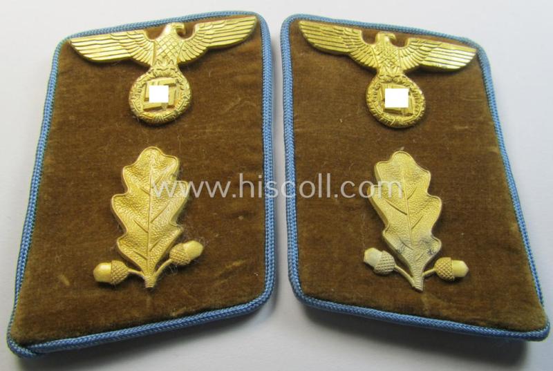 Fully matching pair of N.S.D.A.P.-type collar-patches (ie. 'Kragenspiegel für pol. Leiter') being a pair as was intended for an: 'N.S.D.A.P.-Abschnittssleiter' at 'Orts'-level that still retains its period-attached 'RzM'-etiket