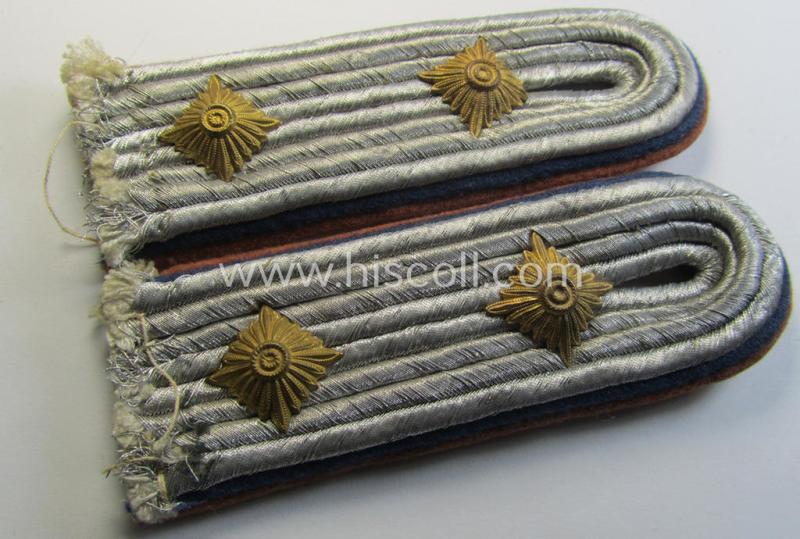 Attractive - and fully matching! - pair of WH (Luftwaffe) officers'-type shoulderboards as was specifically intended for usage by a: 'Hauptmann der Reserve u. Mitglied der LW-Nachrichten-Truppen'