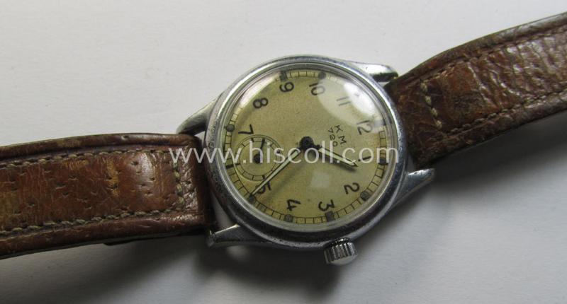 Neat - and actually scarcely encountered! - WH (Kriegsmarine) WWII-period wrist-watch (or: 'Dienstuhr') of the make: 'K.M. 720' having a beige-white-coloured dial-plate and neatly engraved number on its back that simply reads: '149867'