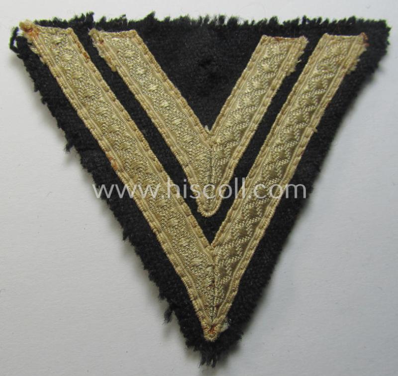 Moderately used, Waffen-SS- (ie. Heeres Panzer-) type 'Armwinkel' (or: rank-chevron) as executed on black-coloured wool as was intended for an: 'SS-Rottenführer' (ie. 'Obergefreiter')