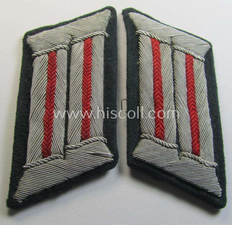 Moderately used - and fully matching! - pair of WH (Heeres) officers'-type collar-tabs, as was piped in the bright-red-coloured branchcolour as was intended for usage by an: 'Offizier der (Sturm)Artillerie-Truppen'