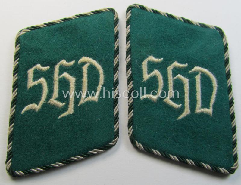 Superb - and fully matching! - darker-green-coloured- and/or woolen-based EM- (ie.NCO-) type collar-patches (ie. 'Kragenspiegel für Manns. u. Uffz.') as was specifically intended for staff serving within the: 'Sicherheits- u. Hilfsdienst o. SHD'