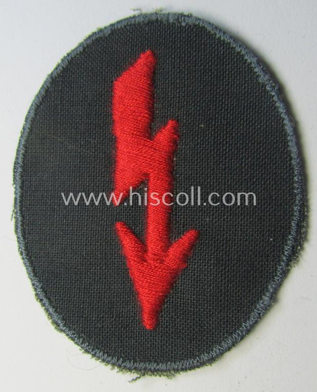 Neat, 'variant'-pattern WH (Heeres) trade- and/or special-career insignia (ie. machine-embroidered signal-blitz) as executed in red-coloured linnen on a 'thinner-shaped' and also linnen background as was intended for the: 'Artillerie-Truppen'