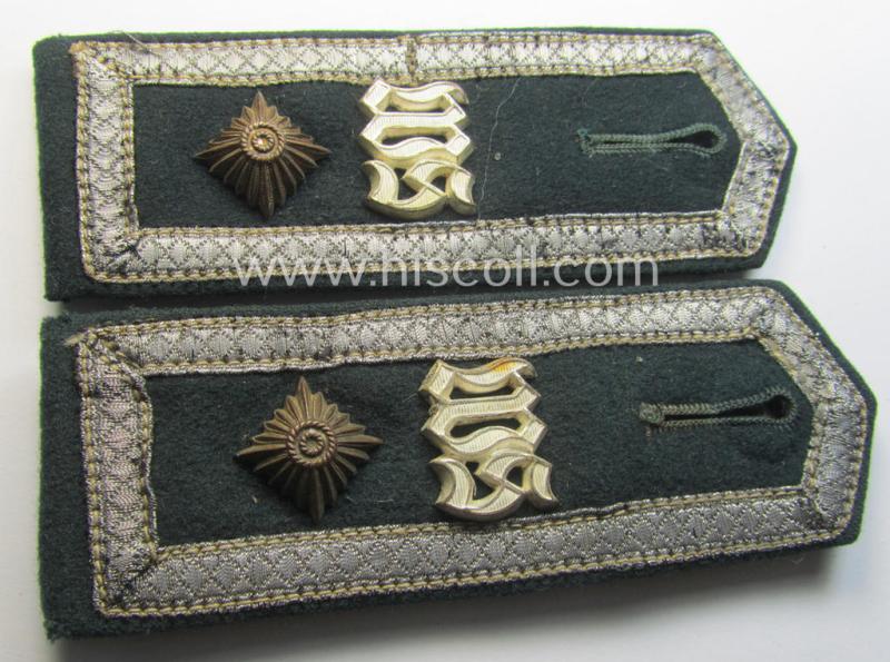 Pair of WH (Heeres), early- (ie. pre-war-) period, 'M36'-pattern- (ie. pointed-styled- and/or neatly 'cyphered'-) NCO-type shoulderstraps as intended for a: 'Feldwebel der Artillerie und Mitglied einer Waffenschule'