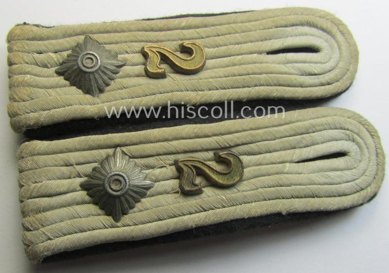 Attractive - and fully matching! - pair of WH (Heeres) neatly 'cyphered', officers'-type shoulderboards as piped in the black-coloured branchcolour as was intended for an: 'Oberleutnant des Pionier-Batallions 2'
