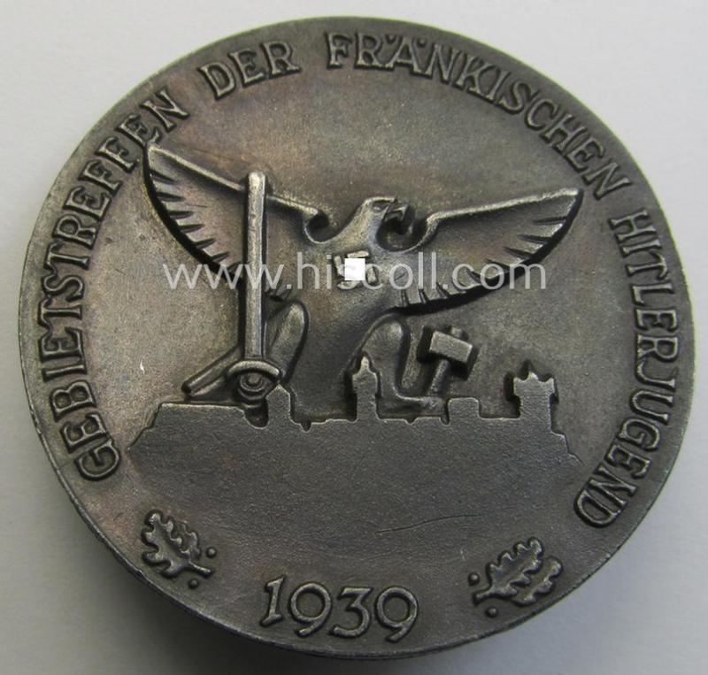Superb, commemorative silver-toned 'HJ'- (ie. 'Hitlerjugend'-) related 'tinnie' being a maker- (ie. 'R. Sieper'- ie. 'RzM - M9/25'-) marked example depicting a: 'HJ'-eagle-device and text: 'Gebietstreffen der Fränkischen Hitlerjugend - 1939'