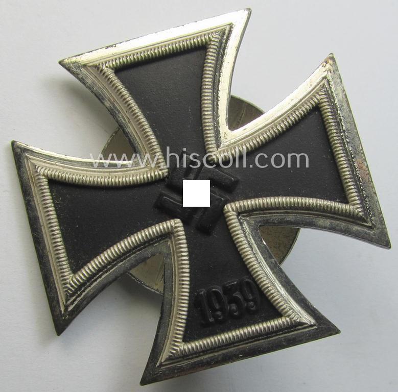 Stunning, 'Eisernes Kreuz 1. Klasse' (or: Iron Cross 1st class) as executed in the scarcely seen so-called: 'screw-back-version' (being an 'L/16'-marked example as produced by the: 'Steinhauer u. Lück'-company)