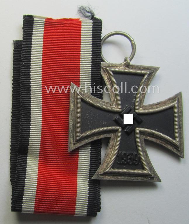 'EK II. Klasse' being a maker- (ie. '4'-) marked example that comes together with its original- and never-mounted ribbon (ie. 'Bandabschnitt') as was produced by the maker (ie. 'Hersteller'): 'Steinhauer u. Lück'