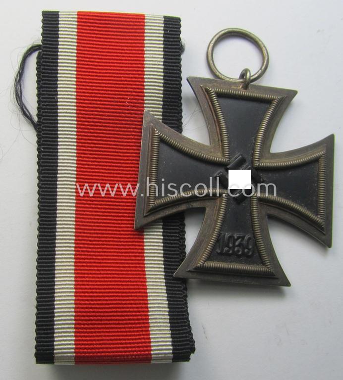 'Eisernes Kreuz II. Klasse' being a non-maker-marked example that comes together with its original- and never-mounted ribbon (ie. 'Bandabschnitt') as was produced by a (by me) unidentified maker (ie. 'Hersteller')