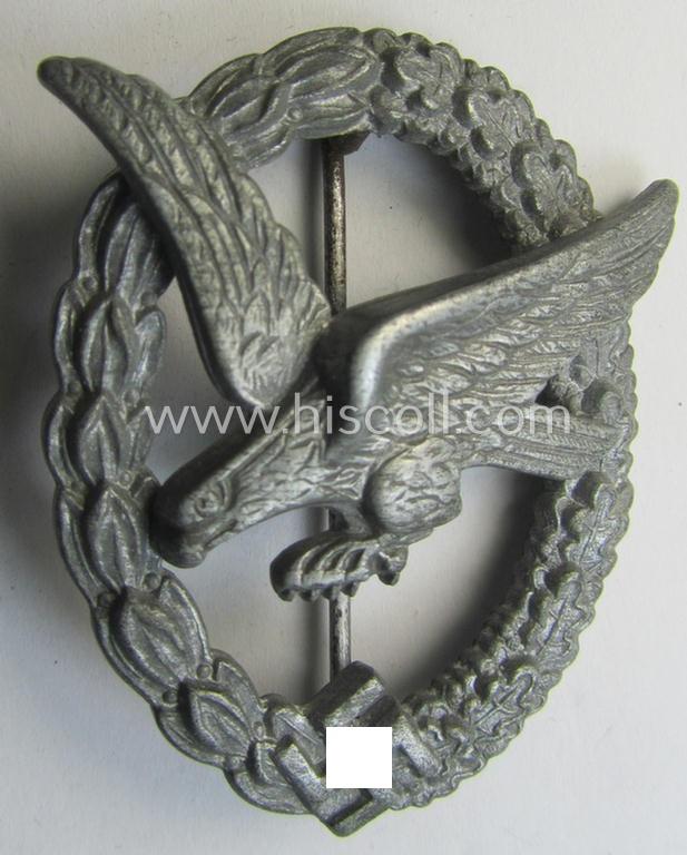 Attractive, WH (Luftwaffe) 'Fliegerschützen-Abzeichen ohne Blitzbündel' being a neatly maker- (ie. 'B&N - L'-) marked- and/or: typical zinc- (ie. 'Feinzink'-) based example as was produced by the maker: 'Berg u. Nolte'