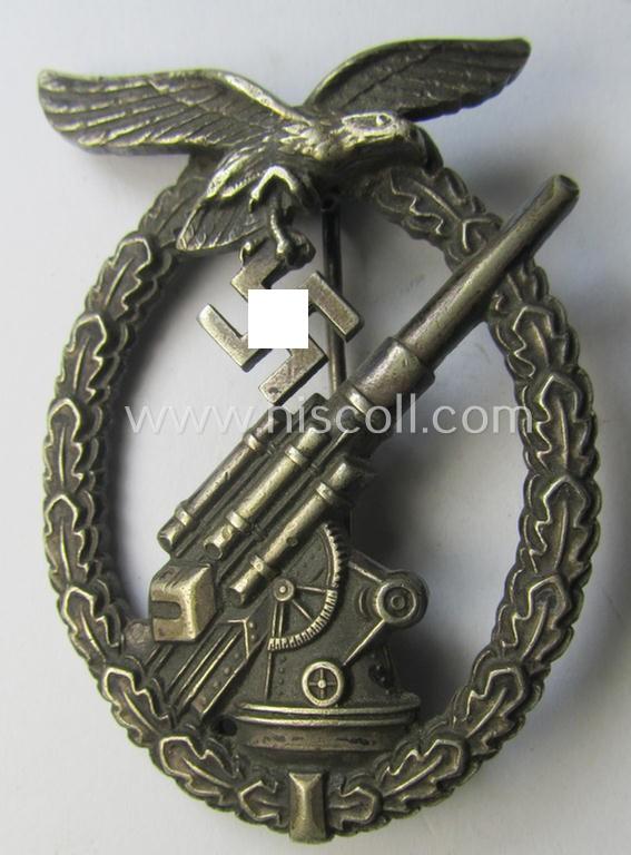 Attractive - used albeit regrettably incomplete! - 'Buntmetall'-based example of a maker- (ie. 'Brehmer'-) marked WH (Luftwaffe) 'Flakkampfabzeichen' (or: airforce anti-aircraft badge) being a detailed example by the: 'Gustav Brehmer'-company