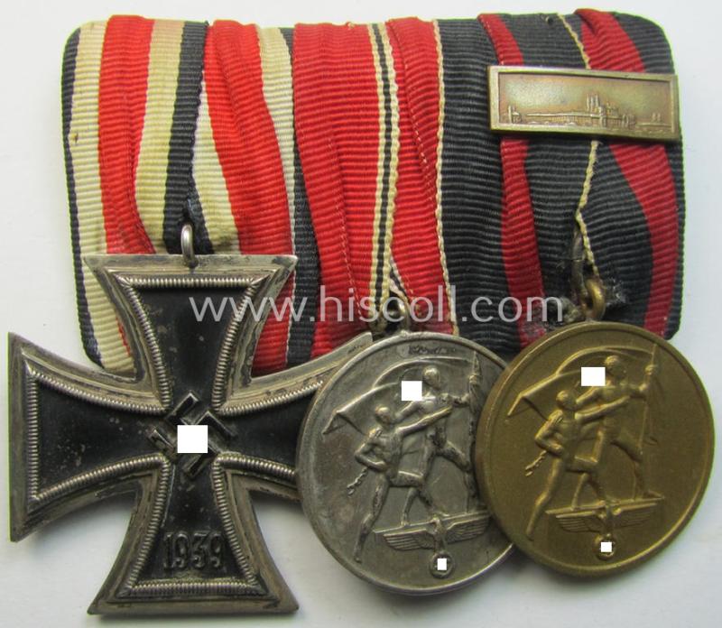 Neat example of a 3-pieced WH (Heeres o. Kriegsmarine etc.) medal-bar (ie.: 'Ordenspange') resp. showing an: 'EKII.Kl.' and a Austrian- and Czech 'Anschluss'-medal (that comes with a firmly attached 'Prager Burg-Spange')