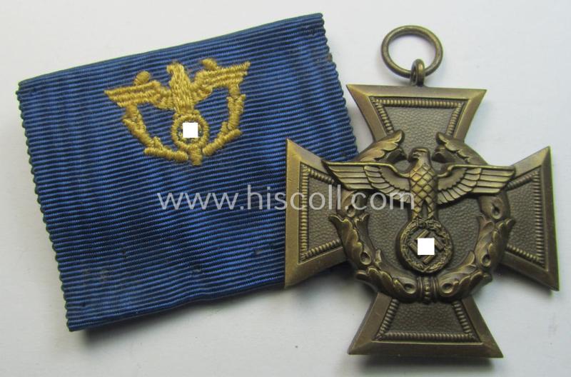 Stunning, so-called: 'Zollgrenzschütz-Ehrenzeichen' (or: customs loyal-service medal) that comes together with its full-length- (ie. broader-shaped, minimally confectioned- and actually scarcely found!) ribbon (ie. 'Bandabschnitt') as issued