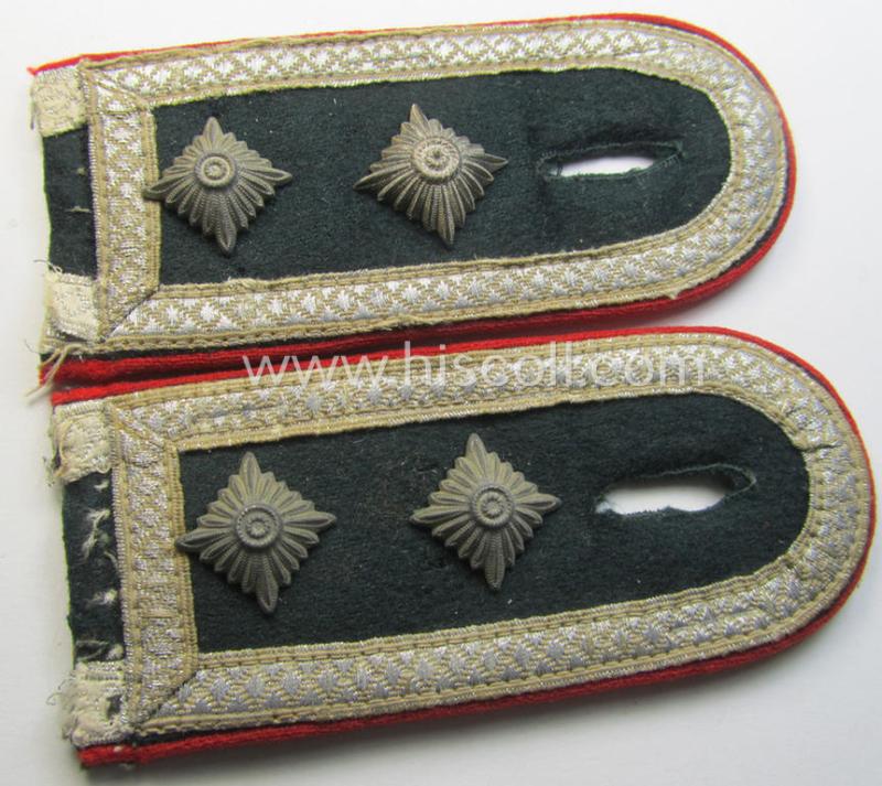 Neat - and fully matching! - pair of WH (Heeres) early-war-period- (ie. 'M36'- ie. 'M40'-pattern, 'tailor-made'- and/or rounded-styled) NCO-type shoulderstraps as intended for an: 'Oberwachtmeister eines (Sturm)Art.-Abts. o. Rgts.'