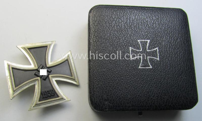 Superb, 'Eisernes Kreuz 1. Klasse' (ie. Iron Cross 1st class) being an (I deem) early-war-period produced: '4'-marked (ie. by: 'Steinhauer & Lück'-produced) example and that comes complete in its specific etui as issued and/or recently found