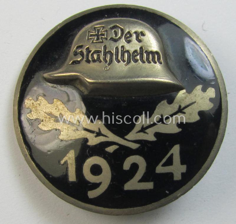 Superb, enamelled lapel-pin: 'Der Stahlhelm' - Bund der Frontsoldaten (Sta) - Eintrittsabzeichen 1924' being a nicely engraved example that comes in an overall very nice- (and/or fully undamaged!), condition