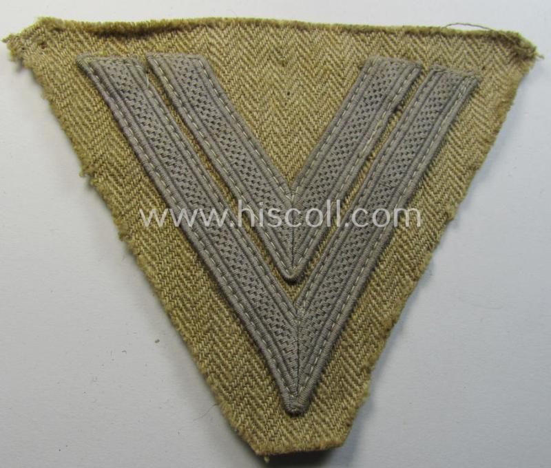 Attractive - and rarely seen! - WH (Luftwaffe) tropical-styled, 'Armwinkel' (or: arm-chevron) as executed on typical beige- ie. tan-coloured linnen as was specifically intended for usage by a soldier with the rank of an: 'Obergefreiter'