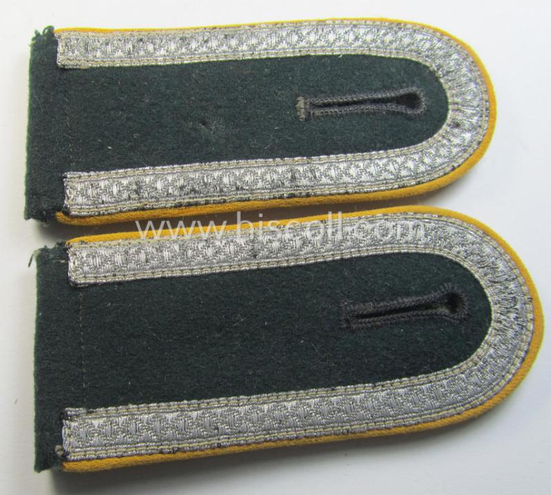 Superb - and fully matching! - pair of WH (Heeres) early-war-period- (ie. 'M36'- ie. 'M40'-pattern) NCO-type shoulderstraps as was intended for usage by an: 'Unteroffizier einer Kavallerie- o. Aufklärungs-Abteilungs'