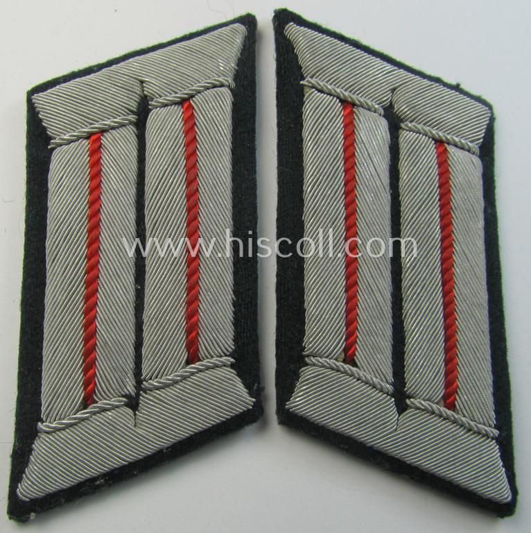 Moderately used - and fully matching! - pair of WH (Heeres) officers'-type collar-tabs, as was piped in the bright-red-coloured branchcolour as was intended for usage by an: 'Offizier der (Sturm)Artillerie-Truppen'