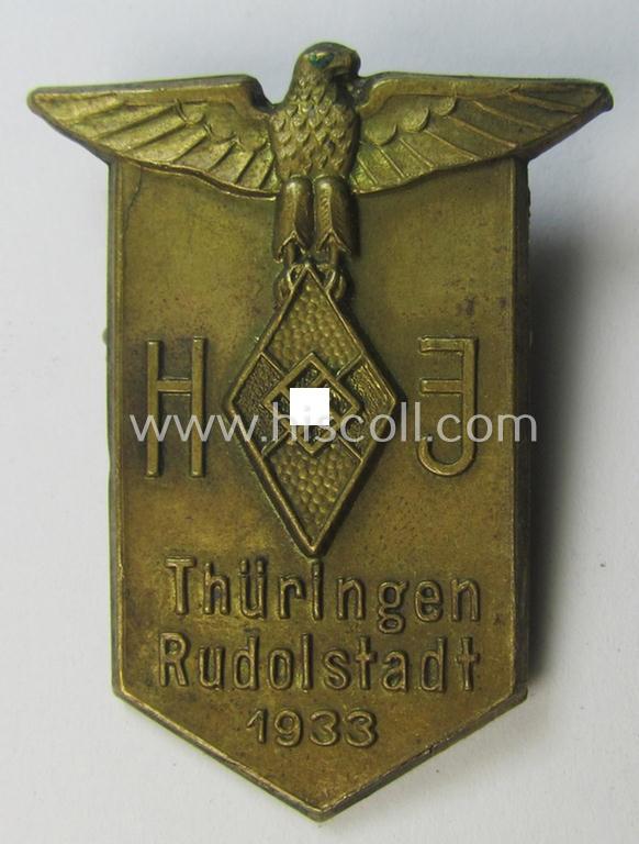 Attractive - and scarcely encountered! - HJ o. DJ- (ie.'Hitlerjugend o. Deutsches Jungvolk') related 'tinnie' being a non-maker-marked example as executed in golden-bronze-toned 'pot-metal' and showing the text: 'HJ - Thüringen - Rudolstadt 1933'