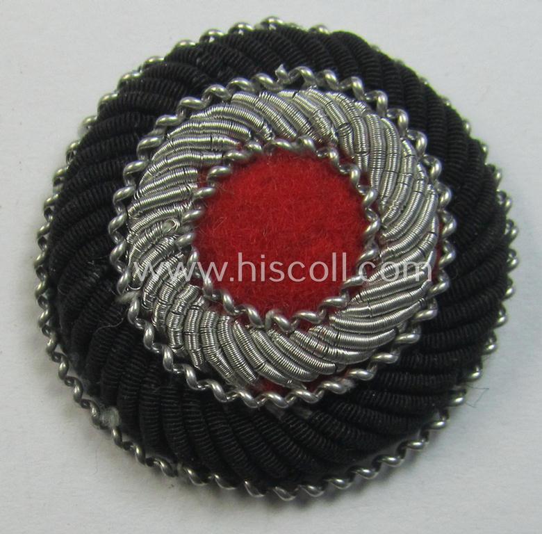 Attractive - and actually quite scarcely encountered! - WH (Heeres o. Luftwaffe) officers'-pattern side-cap-cocarde (ie. 'Mützenkokarde für Offiziers-Schiffchen') that comes in a simply never used- (ie. 'virtually mint ie. unissued'), condition