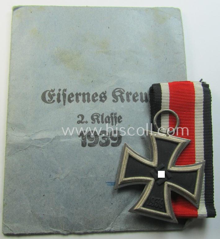 Superb - and 'virtually mint'! - 'Eisernes Kreuz 2. Kl.' (ie. Iron Cross 2nd Class) being a non-maker-marked example that comes stored in its period 'Zellstoff'-based pouch as was produced by the: 'Klein & Quenzer'-company