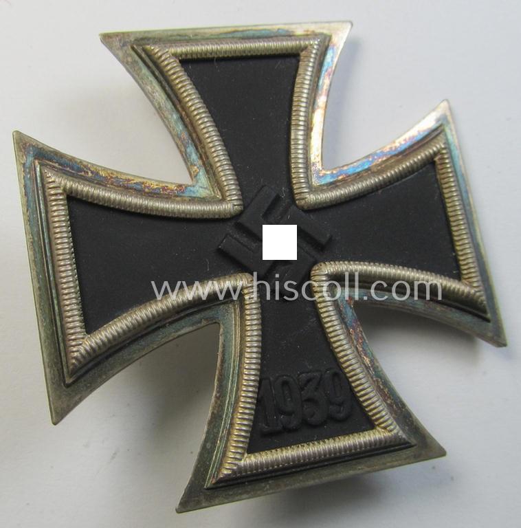 Superb - and 'virtually mint'! - 'Eisernes Kreuz 1. Klasse' (ie. Iron Cross 1st Class) being a clearly maker- (ie. '65'-) marked example as was produced by the: 'Klein & Quenzer'-company