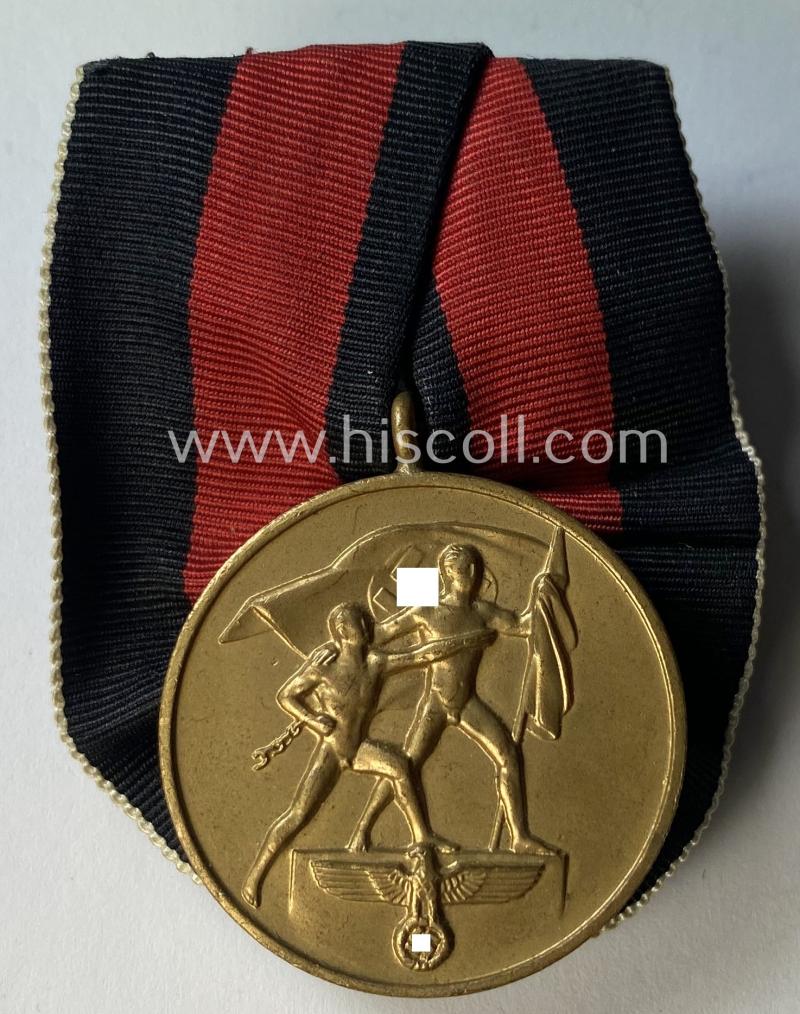 Neat, bright golden-toned WH (Heeres o. KM etc.) so-called: 'Einzelspange' (being of the 'standard-issued'- ie. 'non-detachable'-pattern) showing a WH Czech 'Anschluss'- (ie. occupation-) medal: '1 October 1938'