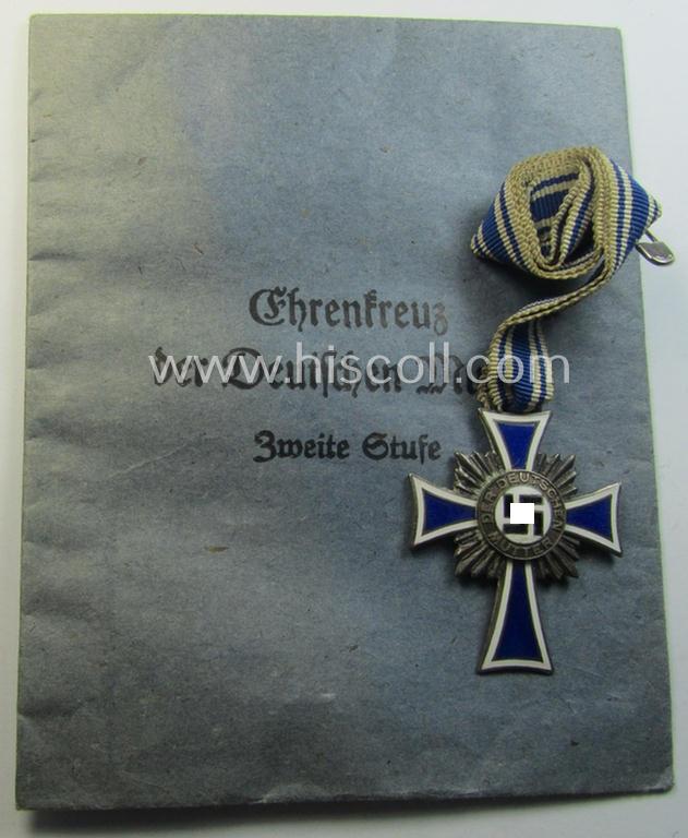 Medal-set: 'Ehrenkreuz der deutschen Mutter - zweite Stufe' (or: silver-class mothers'-cross) that came mounted onto its long-sized (ie. full-length!) ribbon and that came stored in its period pouch (by the maker: 'Carl Forster & Graf')