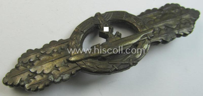 Superb, 'U-Bootfrontspange in Bronze' (or: bronze class sub-marine combat-clasp) being a maker- (ie. 'Entw. Peekhaus Berlin - Ausf.Schwerin Berlin S.W.'-) marked- and/or minimally 'converse-shaped' example