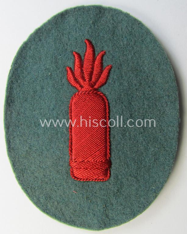 Superb - and actually scarcely encountered! - WH (KM) neatly hand-embroidered, so-called: career- ie. specialist-armbadge (ie. 'Tätigkeits-Abzeichen') as intended for usage by a: 'Küstenartillerie'-staff-member