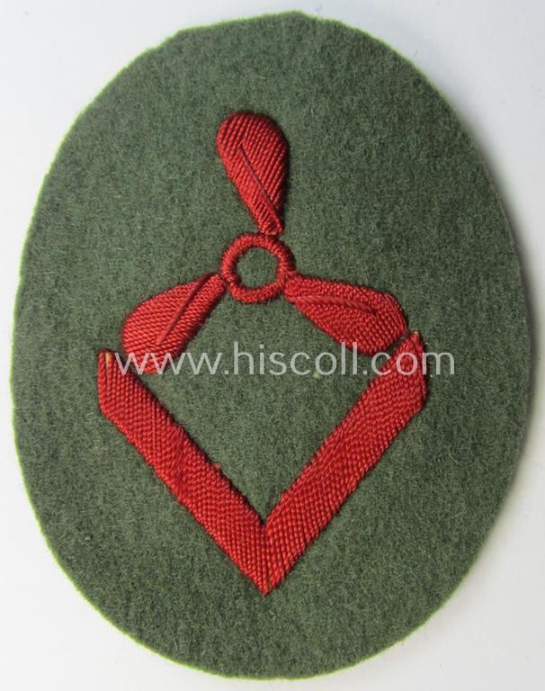 Superb - and actually scarcely encountered! - WH (KM) hand-embroidered career- ie. specialist-armbadge (ie. 'Tätigkeits-Abzeichen') as intended for usage by a: 'Küstenartillerie'-staff-member who succesfully completed a: 'Motoren-Lehrgang III'