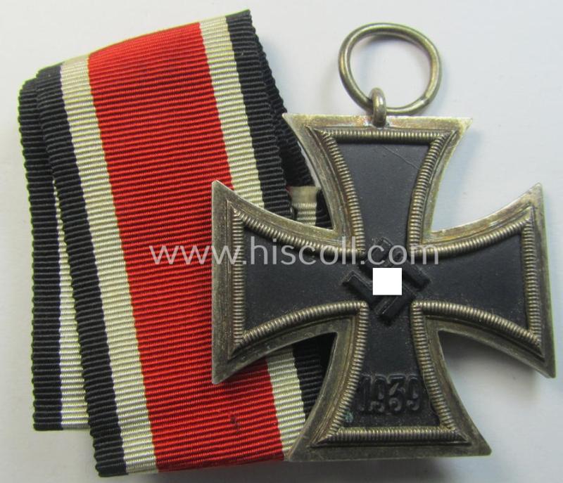 'Eisernes Kreuz II. Klasse' being a non-maker-marked example that comes together with its original- and once-mounted ribbon (ie. 'Bandabschnitt') as was produced by a (by me) unidentified maker (ie. 'Hersteller')