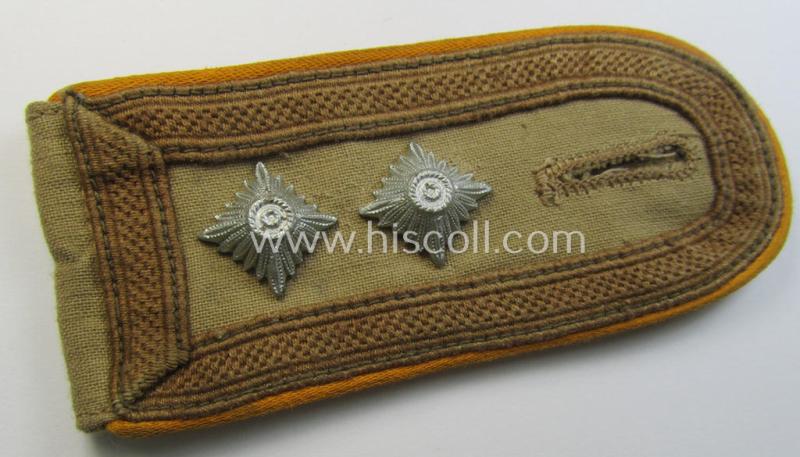 Single, WH (Luftwaffe) tropical-issued, NCO-type-shoulderstrap as executed in beige-coloured linnen (as was specifically intended for usage on the tropical-shirts ie. tunics) as was intended for an: 'Oberfeldwebel der Flieger- o. FJ-Truppen'