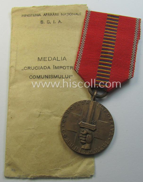 Superb, Romanian medal: 'Kreuzzug gegen den Kommunismus' (or in Romanian language: 'Medalia - Crusiada Impotriva Communismului') that comes together with its (neatly pre-confectioned-) ribbon and that came stored in its period pouch as issued