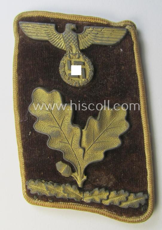 Attractive - albeit regrettably single! - N.S.D.A.P.-type collar-patch (ie. 'Kragenspiegel für pol. Leiter') as was intended for usage by an: 'N.S.D.A.P.-Ober-Bereichsleiter' at 'Kreis'-level and that comes in a clearly used ie. worn, condition