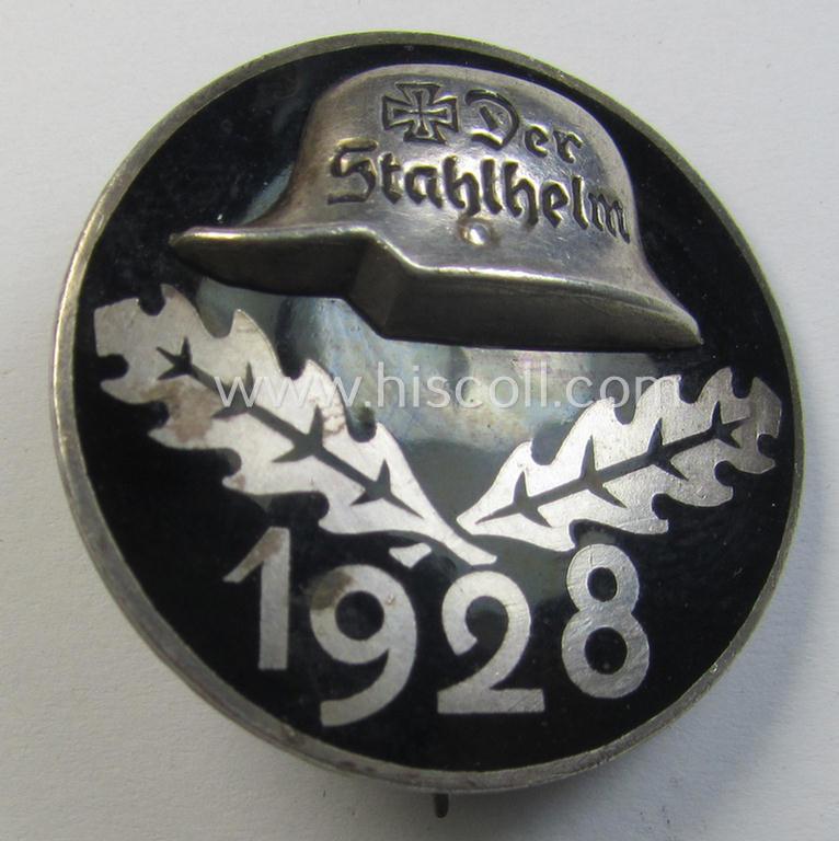 Superb, enamelled lapel-pin: 'Der Stahlhelm' - Bund der Frontsoldaten (Sta) - Eintrittsabzeichen 1928' being a nicely engraved (ie. 'VI. Wf.2. - 23.1.28'-) example that comes in an overall very nice- (and/or fully undamaged!), condition