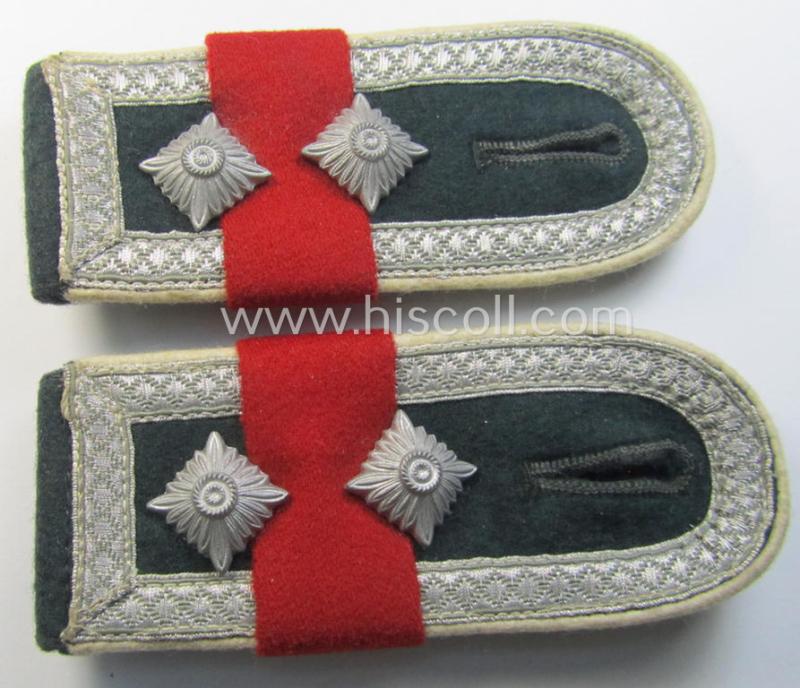 Superb - and fully matching! - pair of WH (Heeres) 'M36'- (ie. 'M40'-) pattern WH (Heeres) NCO-type shoulderstraps for an: 'Oberfeldwebel der Infanterie-Truppen' (that shows a pair of bright-red-coloured, regimental-indicator-'Laschen' attached)