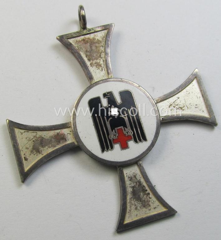 Superb - nicely enamelled and actually fairly scarcely found! - so-called: 'DRK-Schwesternkreuz des 2. Modell' that comes as issued and/or stored for decades