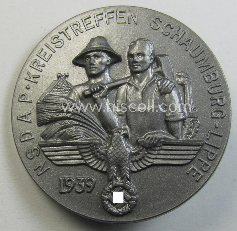 Neat, commemorative- and/or resin-based, silver-coloured - N.S.D.A.P.-related 'tinnie', being a maker- (ie. 'Richard Sieper & Söhne'- ie. 'RzM M9/25'-) marked example showing the text: 'N.S.D.A.P. Kreistreffen Schaumburg-Lippe - 1939'