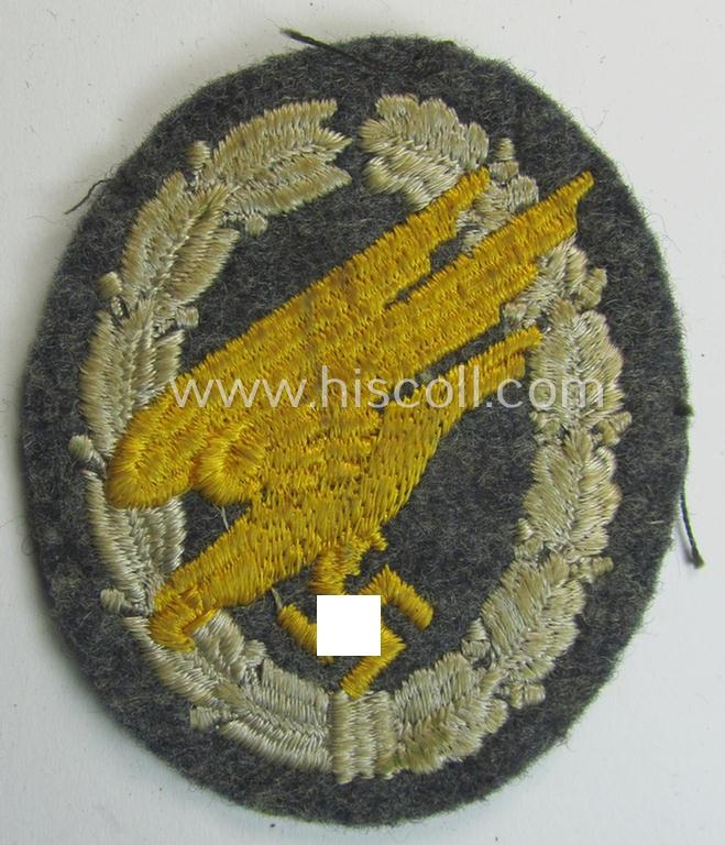 Superb, WH (Luftwaffe) 'Fallschirmschützen-Abzeichen in Stoff' (or: cloth-based paratroopers'-jump-badge) being a nicely machine-embroidered specimen that comes in a clearly issued, moderately worn and/or carefully tunic-removed-, condition