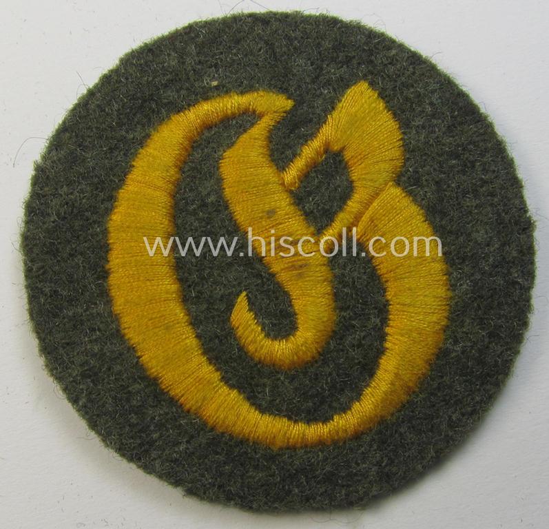 Neat - later-war-period- and actually quite scarcely encountered! - WH (Heeres) machine-embroidered, trade- or special-career insignia (ie. 'Laufbahn- o. Tätigkeitsabzeichen') as was intended for a: 'Geräteverwaltungs-Unteroffizier'